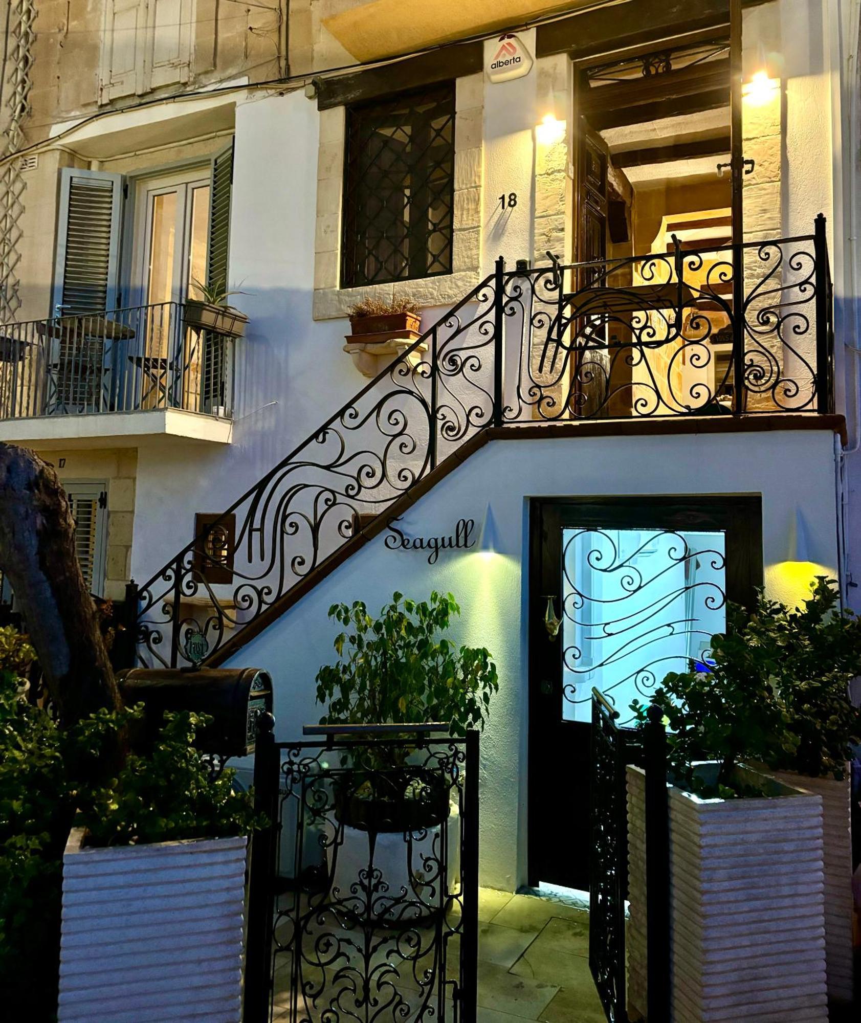 Seagull Birgu - Waterfront Home Exterior photo