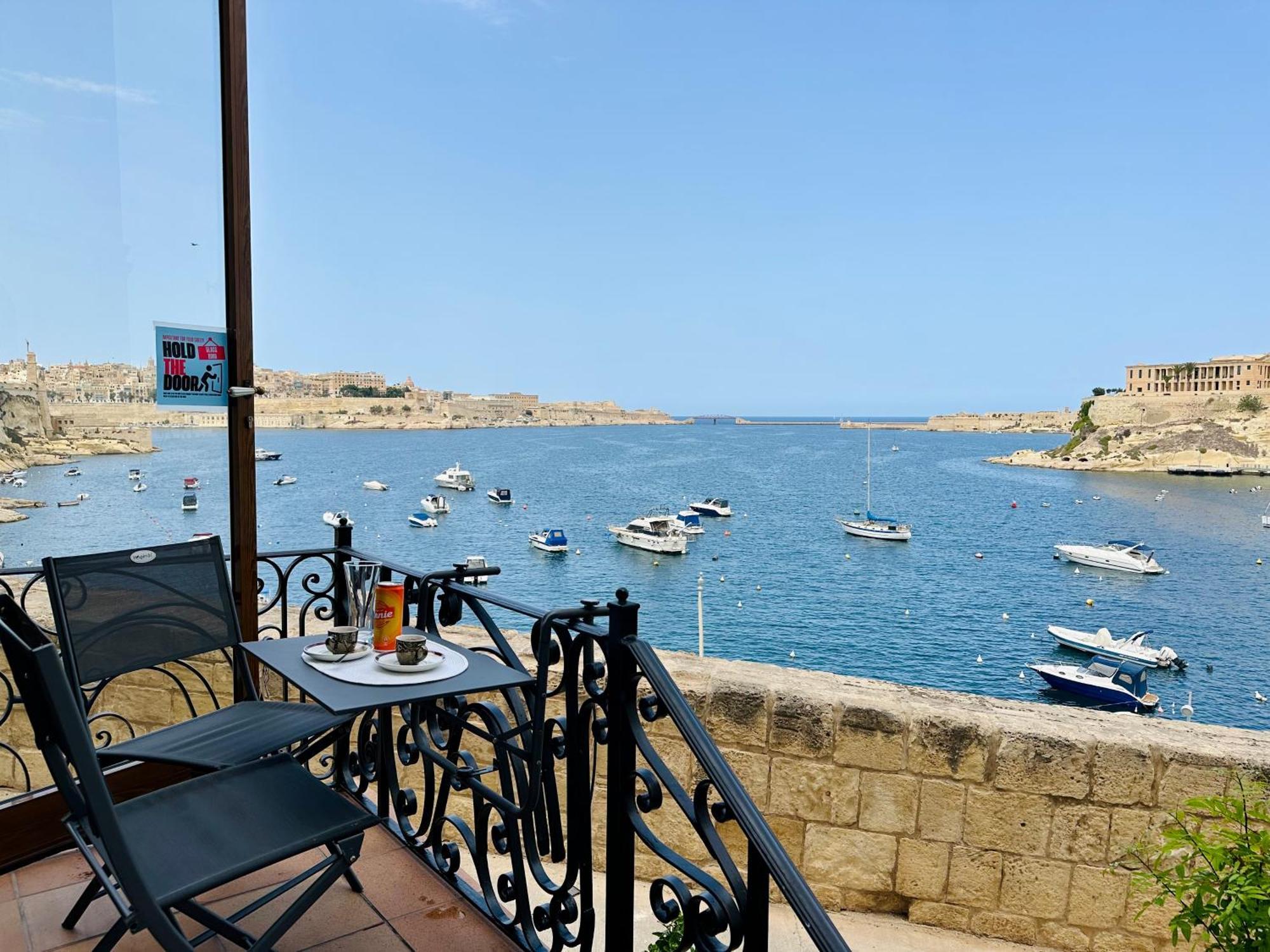 Seagull Birgu - Waterfront Home Exterior photo