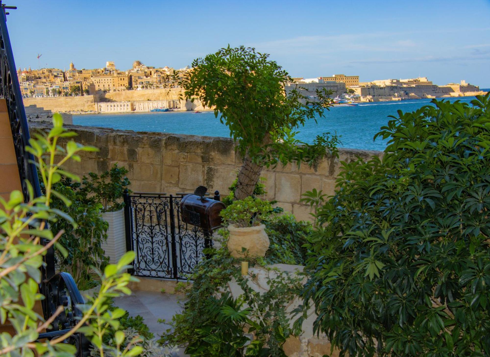Seagull Birgu - Waterfront Home Exterior photo