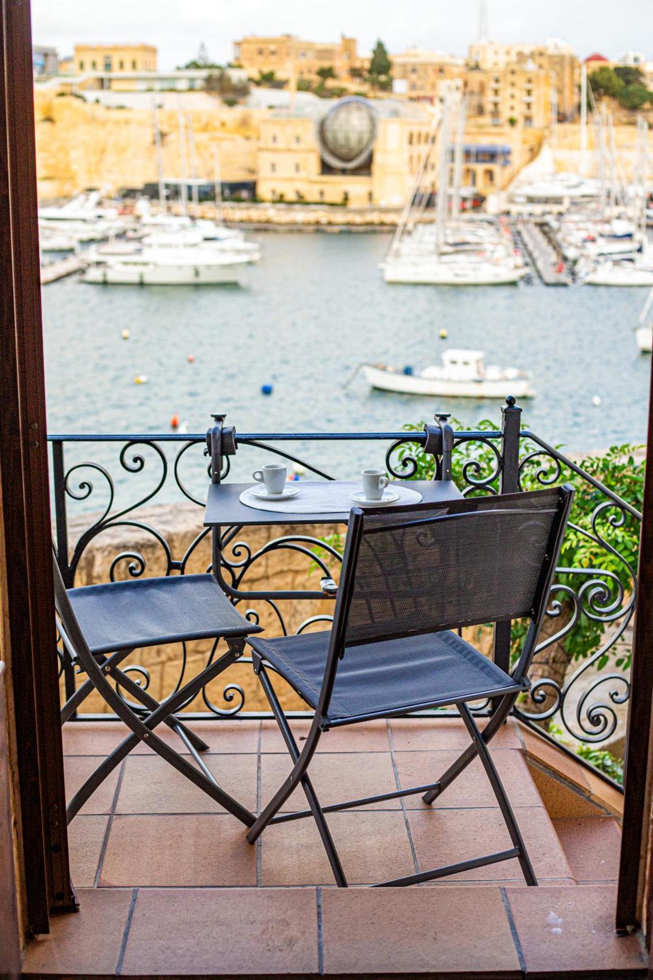 Seagull Birgu - Waterfront Home Exterior photo